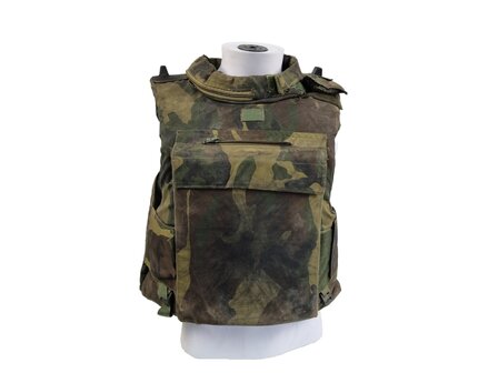 Italian AP98 body armor vest, with kevlar soft and hard armor fillers, full kit, woodland camo