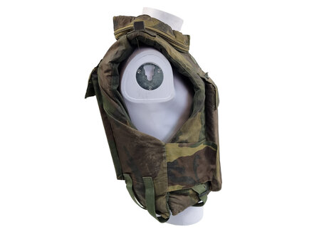 Italian AP98 body armor vest, with kevlar soft and hard armor fillers, full kit, woodland camo