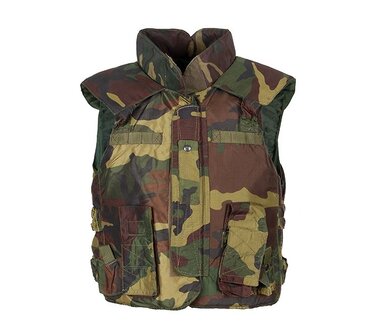 Italian AP94 body armor vest, with kevlar soft armor fillers, woodland camo
