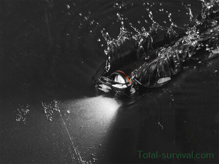 Nebo Columbo 100 LED zaklamp, IPX67 waterbestendig