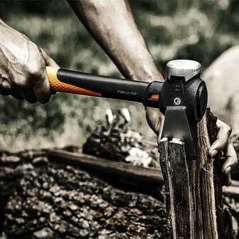 Fiskars IsoCore Builders Axe S, zwart/oranje