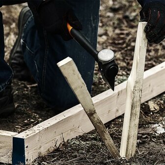 Fiskars IsoCore Builders Axe S, zwart/oranje
