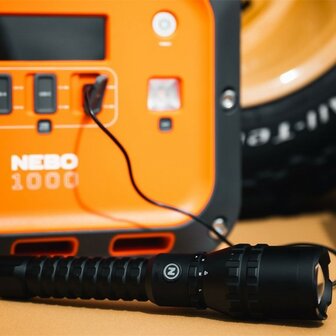 Nebo Intrepid 1000 draagbare stroomgroep USB / 12V / 240V aansluitingen, 960 Wh