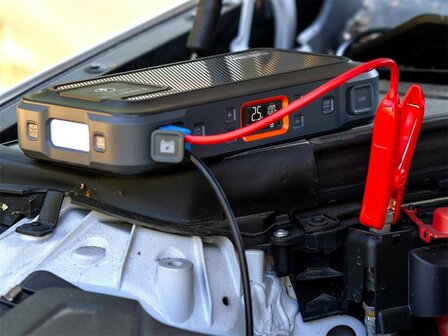 Nebo Ultimate Jump Starter draagbare powerbank  / 240V omvormer, 15.000 mAh