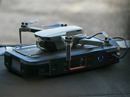 Nebo Ultimate Jump Starter draagbare powerbank  / 240V omvormer, 15.000 mAh