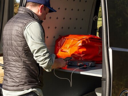 Nebo Ultimate Jump Starter draagbare powerbank  / 240V omvormer, 15.000 mAh