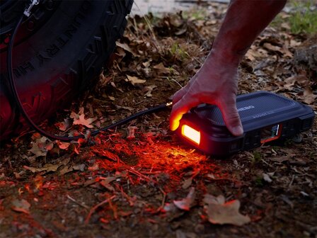 Nebo Assist Air Jump Starter draagbare powerbank 26.000 mAh