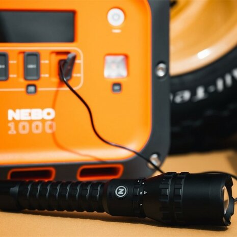 Nebo Intrepid 1000 draagbare stroomgroep USB / 12V / 240V aansluitingen, 960 Wh