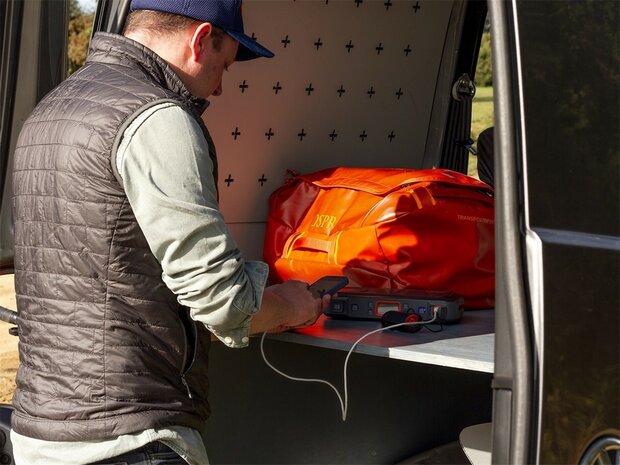 Nebo Ultimate Jump Starter draagbare powerbank  / 240V omvormer, 15.000 mAh