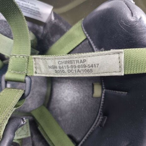 Casque de protection de l'arm&eacute;e britannique avec protection auditive Peltor, vert olive