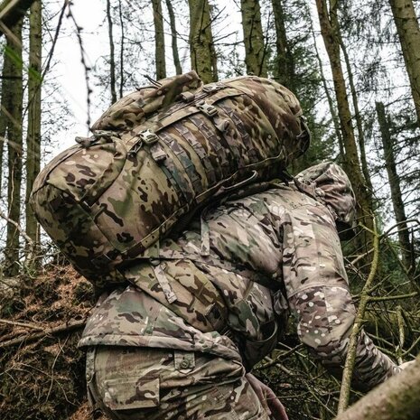 Highlander Pinnacle Bergrucksack mit Seitentaschen, 70 l, HMTC Multicam